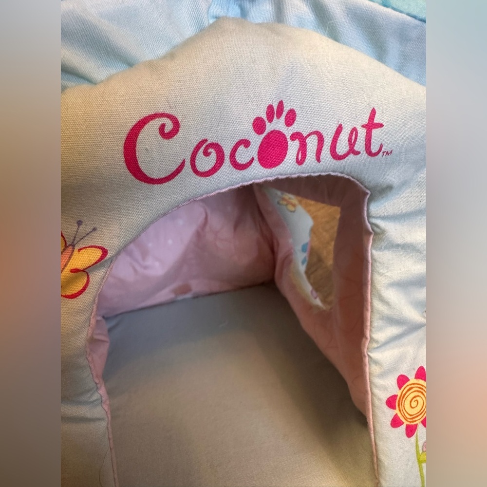 American Girl 2006 Retired Coconut’s Dog Bed III w/ Bowls, Leesh, Bone, Mat, Box - Picture 12 of 13